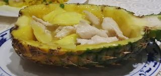 Pollo all'ananas fresco