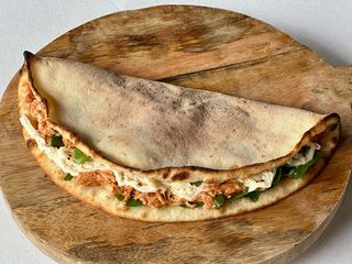 СЕНДВІЧ З КУРКОЮ BBQ ТА СТРАЧАТЕЛОЮ (290g)