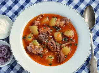 Ciorba taraneasca cu costita afumata