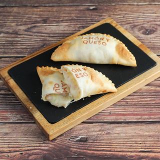 Empanada Jamón Y Queso (1 Ud.)