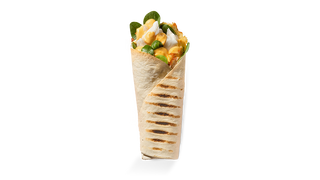 Tortilla z mintajem z sosem serowym