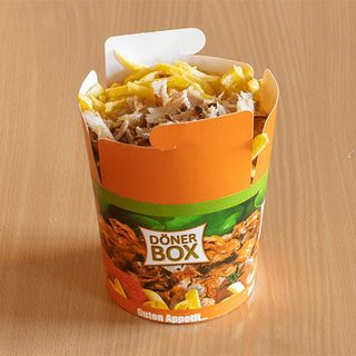 Doner box de pollo con patatas y salsa especial