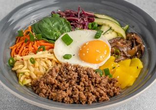 Bibimbap z wołowiną