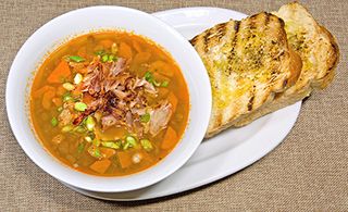 SUPA DE LINTE CU CARNE DE PUI