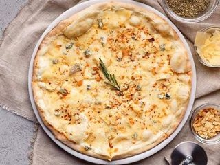 Піца Formaggio Bianca