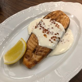 Норвежский лосось со сливочно-икорным соусом