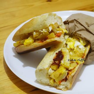 Sandwich omelette frites Fromage launcheon