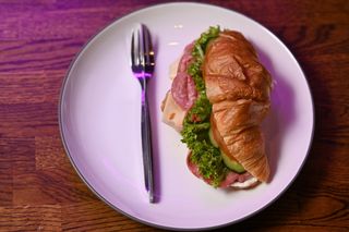 Корнетті Класичний з салямі