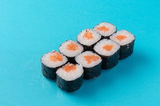 Маки с лососем (100г)