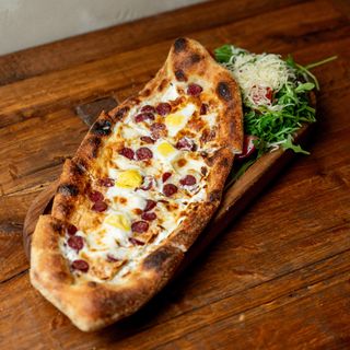 Піцета з мисливськими ковбасками