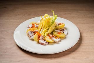 Carpaccio de caracatiță cu cartofi