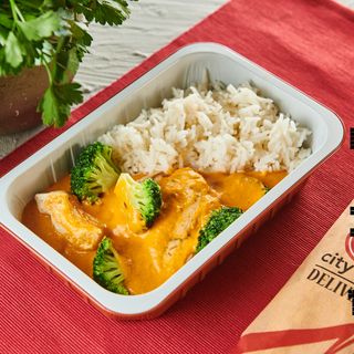 Pui Tikka masala cu broccoli şi orez basmati  "Parc Ferme"