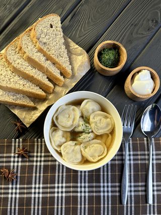 Пельмени с бульоном