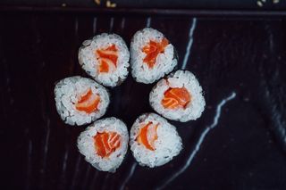 Албырт қосылған ролл/Ролл с лососем 