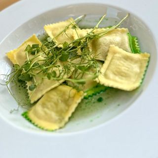 Ravioli 8 szt. z zielonymi szparagami i mascarpone 