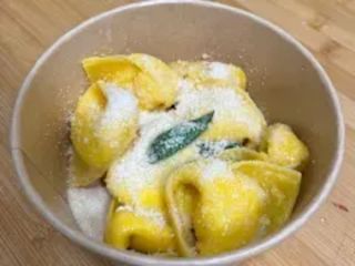 Tortelloni con burro e salvia