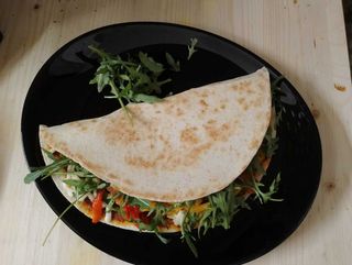 Nduja Calabrese, mozzarella, peperoni grigliati, rucola