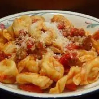Tortellini boloñesa