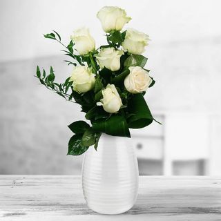 Buchet de 7 trandafiri albi