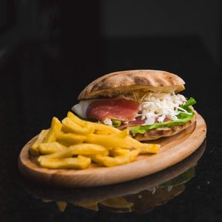 Prosciutto sendvič 400gr + Palačinka sa Nutellom i plazmom+Pepsi 0.33l