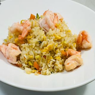 124 Riso saltato con gamberi