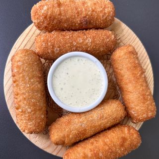 Tequeños 6 Unidades con Salsa de Ajo 