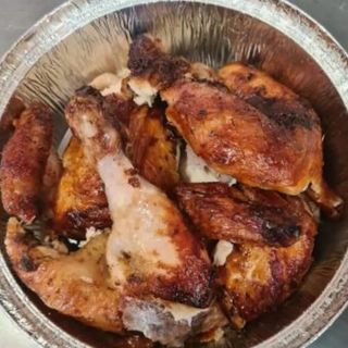 1 pollo  , 1 ración patatas naturales 