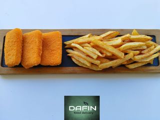 Cas pane, cartofi prajiti , salata colesaw si sos