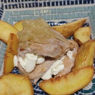 Milhoja de Solomillo con Queso de Cabra y Cebolla Caramelizada