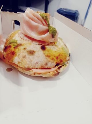 Panuozzo De Mortadela y Pistacho