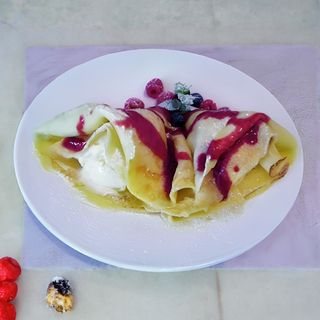 Palačinci sa šumskim voćem