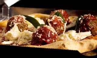 Polpette al sugo con focaccia