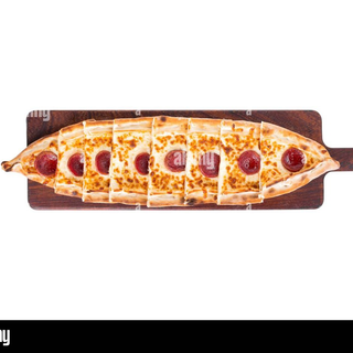 Pide con sucuk