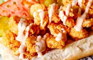 Bocadillo De Pollo Con Gambas especial