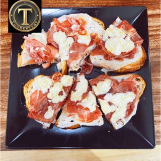 Tosta de queso del país y jamon