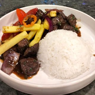 Lomo saltado