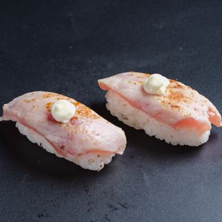 95.Nigiri de atún flameado (3 uds.)