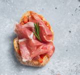 Tosta Con Jamón Serrano, tomate y AOVE