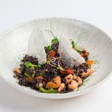 Ризото неро със сьомга (330 г.)