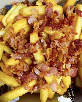 Patatine fritte con bacon