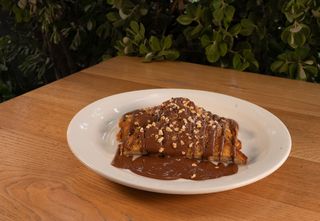 French Toast Nutella, Noccioline e Zucchero a Velo