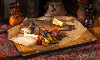 გამომცხვარი დორადო ბოსტნეულით