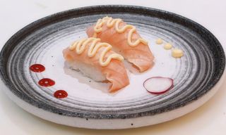 Nigiri salmón flameado (2 pzs.)