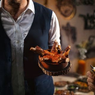 ხბოს ნეკნი აჯიკით