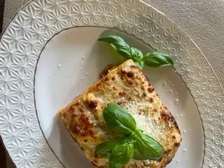 Лазанья мясна з соусом бешамель