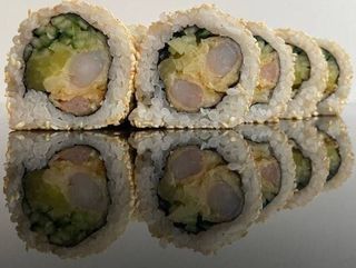 Uramaki z krewetkami w tempurze 8 szt.