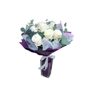 Buket sa belim ružama