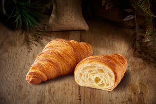 Croissant cu unt