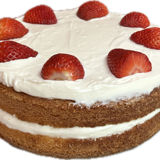 Tarta con fresa y nata fresca