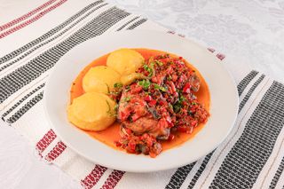 Saramură de crap cu legume și mămăliguță